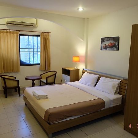 Piccolo Restaurant And Guest House Патая Екстериор снимка
