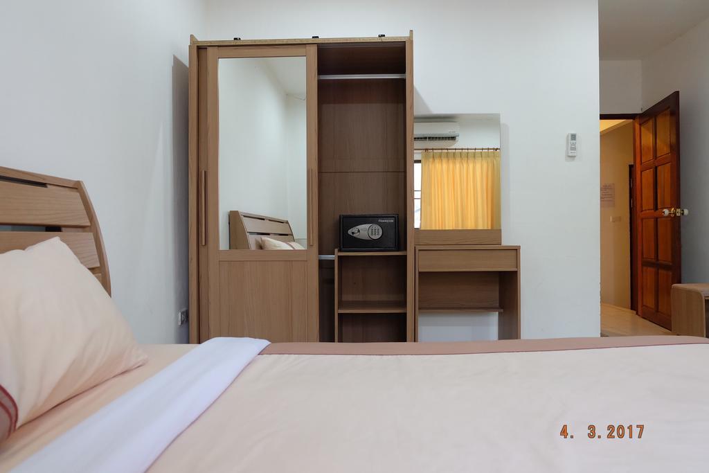 Piccolo Restaurant And Guest House Патая Екстериор снимка
