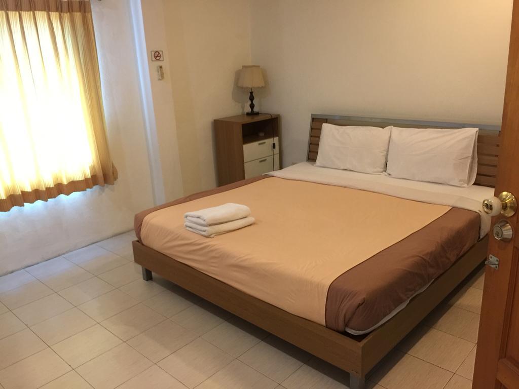 Piccolo Restaurant And Guest House Патая Екстериор снимка